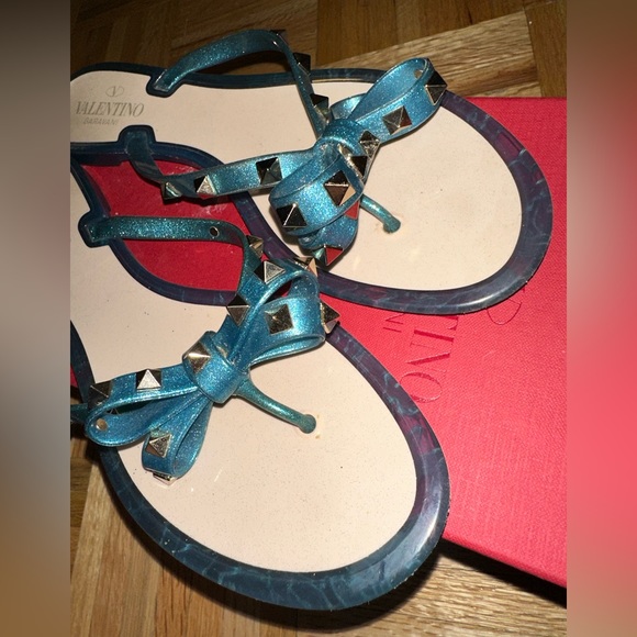 rockstud jelly flip flops